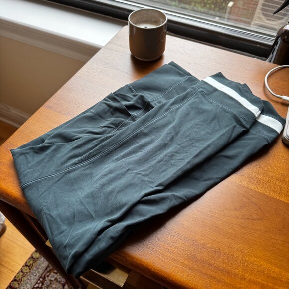 Athleta Salutation Stash High Rise Colorblock 7/8 Legging in Cypress - Picture 2 of 5